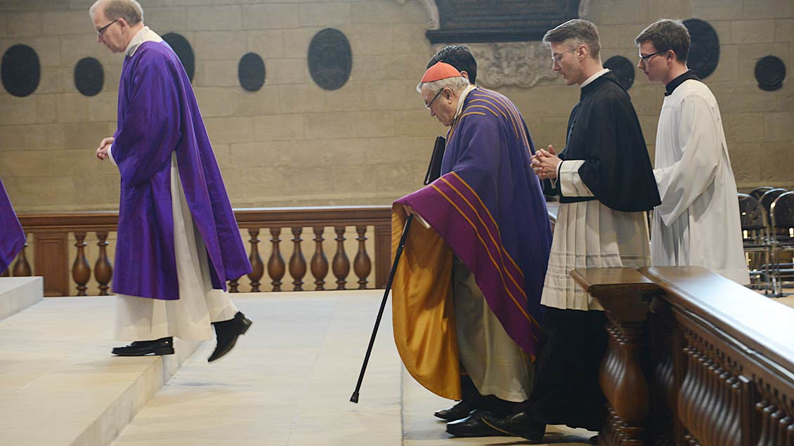 Kardinal Lehmann beim Einzug in den St.-Paulus-Dom während der DBK-Vollversammlung in Münster 2014. | Foto: Michael Bönte