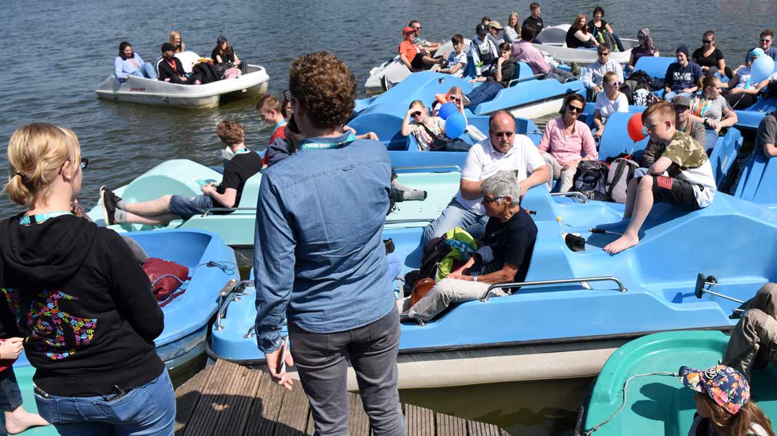 Neue Erfahrung: Tretboot-Gottesdienst auf dem Aasee beim Katholikentag 2018. | Foto: Michael Bönte