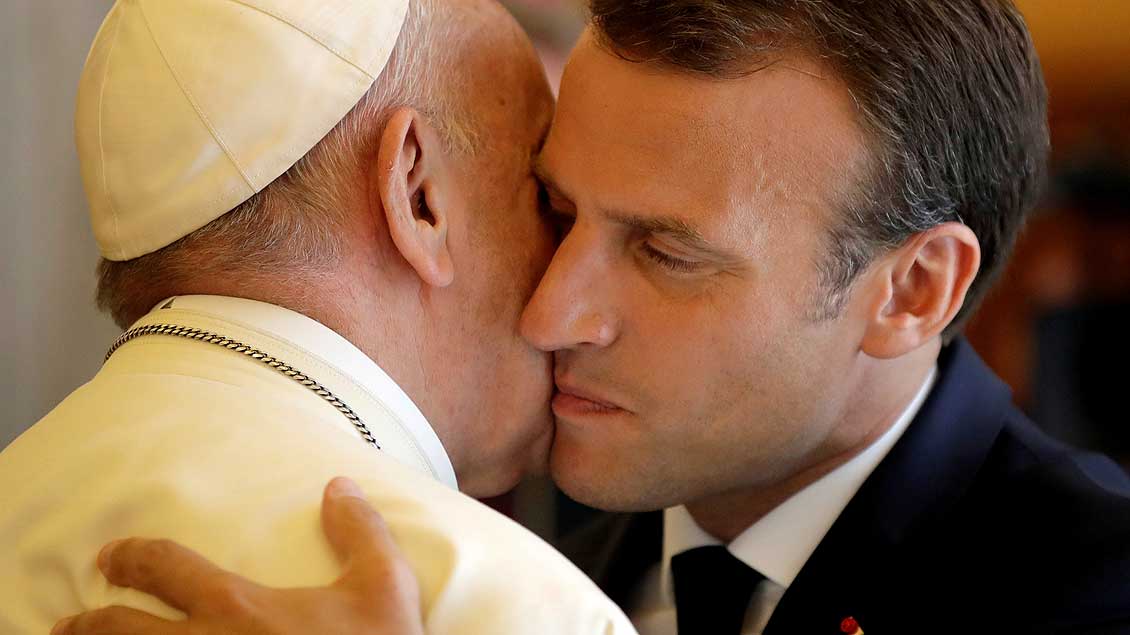 Franziskus und Macron Foto: Alessandra Tarantino (Reuters)