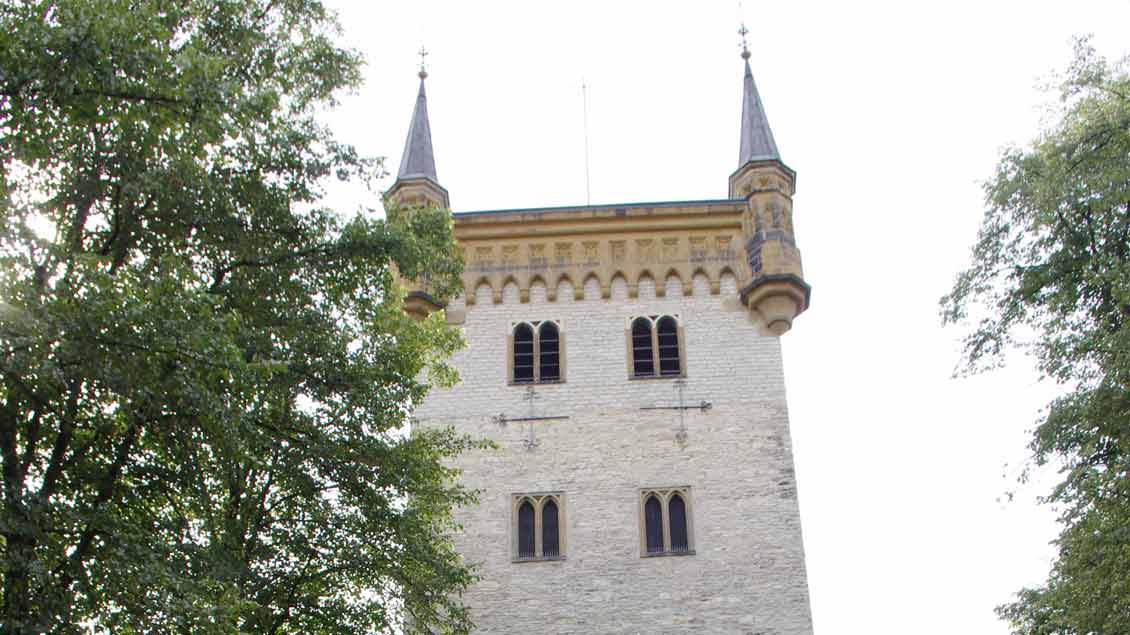 Die Sanierung der Fassade am Marienkirchturm in Warendorf ist nach acht Monaten abgeschlossen. Foto: Marita Galka