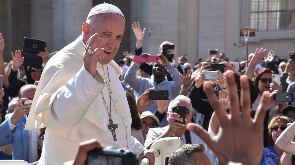 Papst Franzikus kam bei der Papstmesse auf dem Petersplatz den Oldenburgern sehr nahe. | Foto: Ludger Heuer (BMO)
