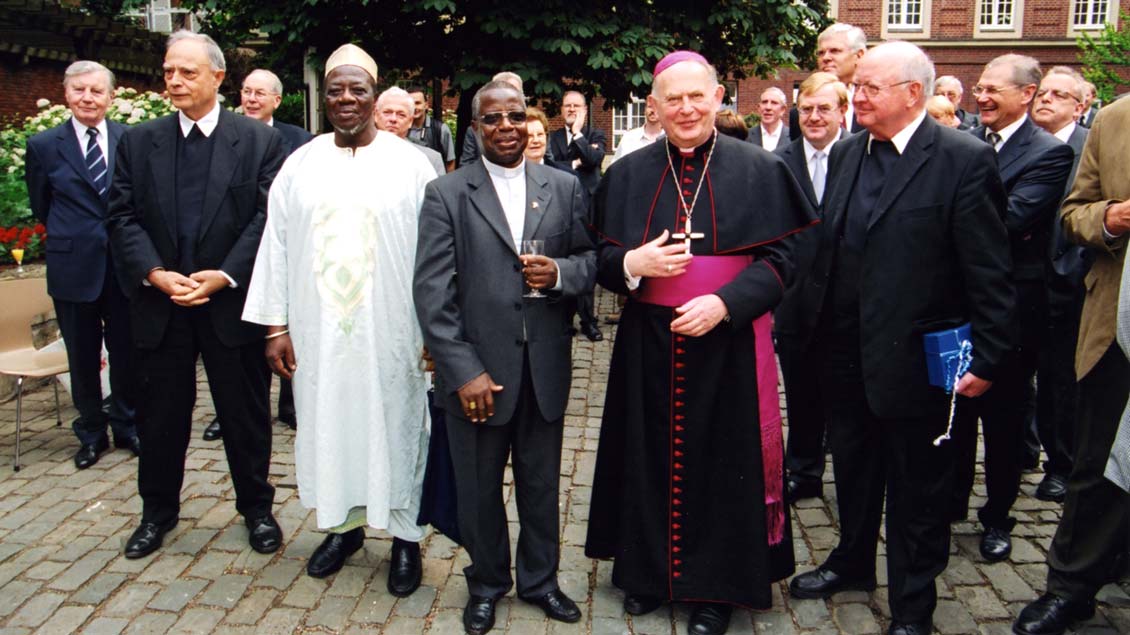 Mitbegründer der Bistumspartnerschaft mit Ghana: Weihbischof Friedrich Ostermann beim Besuch afrikanischer Gläubiger in Münster.