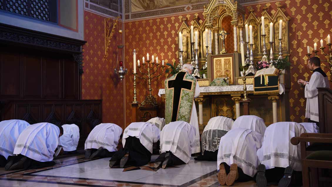 Heilige Messe in der St.-Aegidii-Kirche im sogenannten außerordentlichen Ritus in Münster.