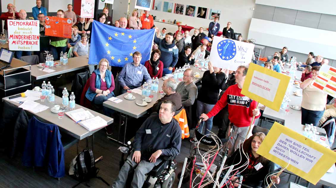 Menschen mit Behinderungen Foto: Harald Westbeld (Caritas)