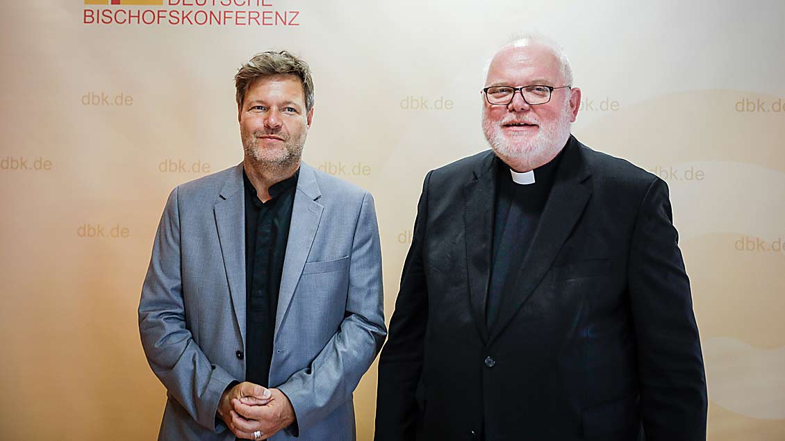 Robert Habeck (links) und Kardinal Reinhard Marx Foto: Gordon Welters (KNA)