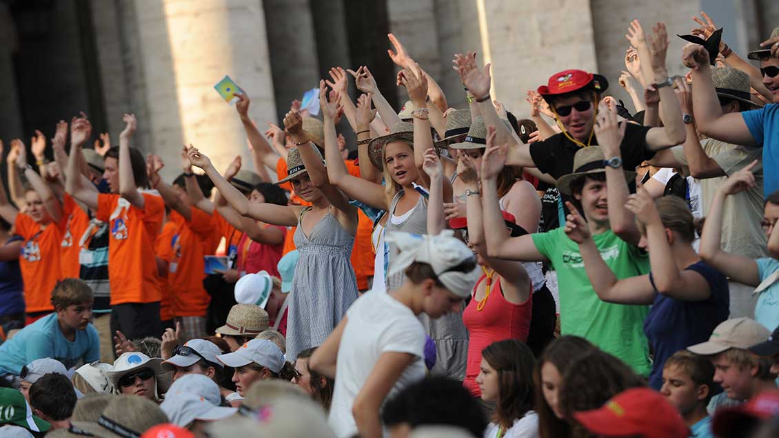 Jugendliche bie der Ministrantenwallfahrt 2014 auf dem Petersplatz in Rom. Archiv-Foto: Michael Bönte