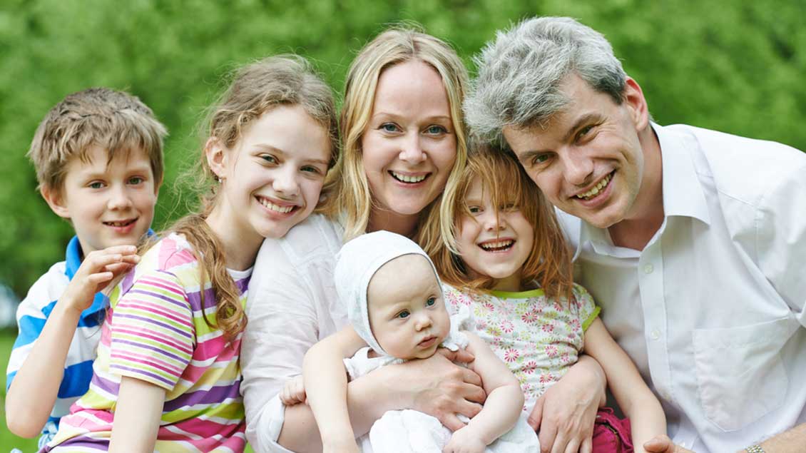 Familie mit vier Kindern Symbol-Foto: Dmitry Kalinovsky