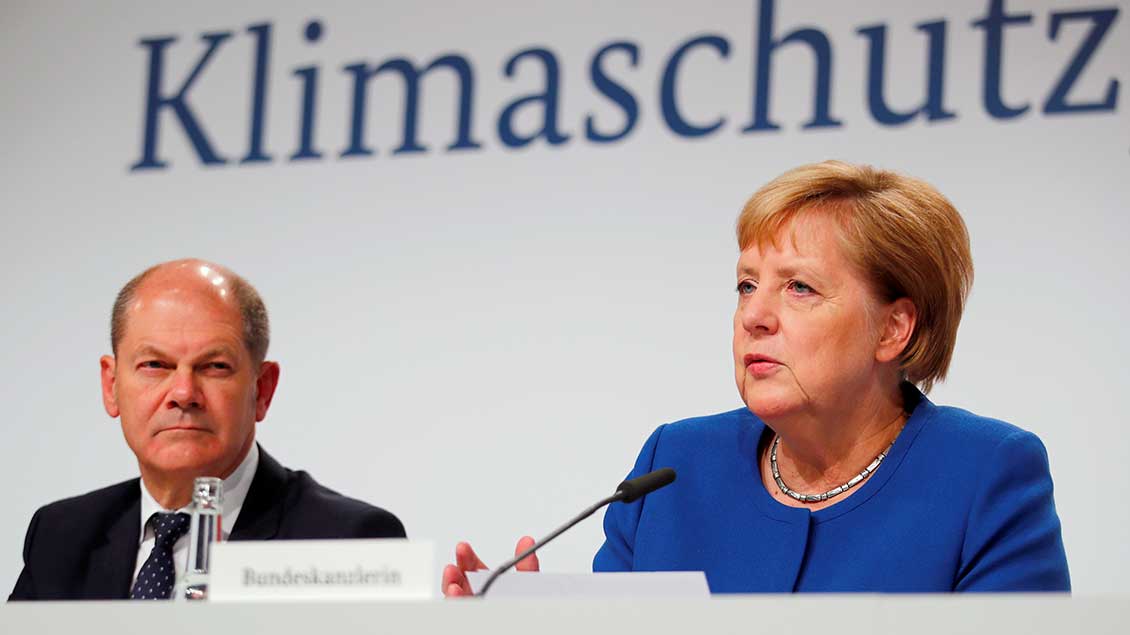 Angela Merkel und Olaf Scholz Foto: Michael Hanschke (Reuters)