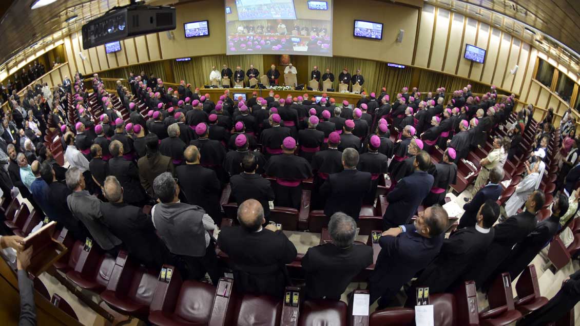 Bischöfe in der Synodenaula
