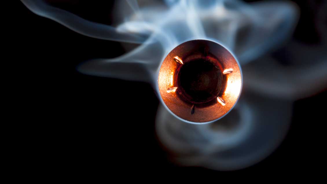 Fliegendes Projektil Symbolfoto: Guy J. Sagi (Shutterstock)