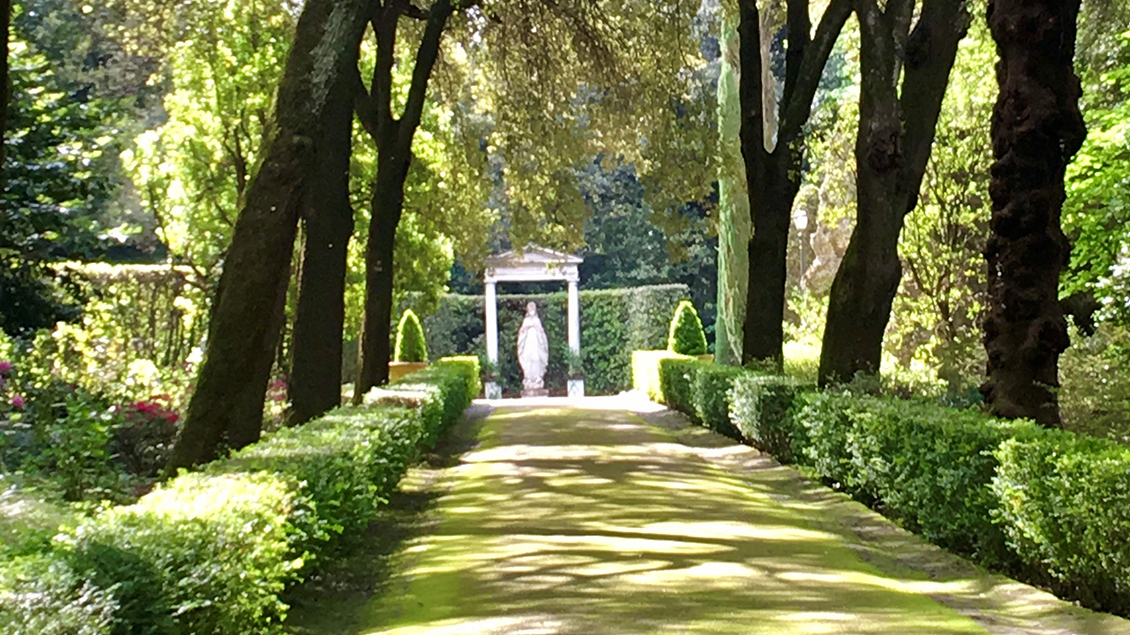 Beschaulich und zur Meditation einladend: heute ist das in den Gärten von Castel Gandolfo nicht nur für Päpste möglich. | Foto: Kerstin Thiel-Lunghini