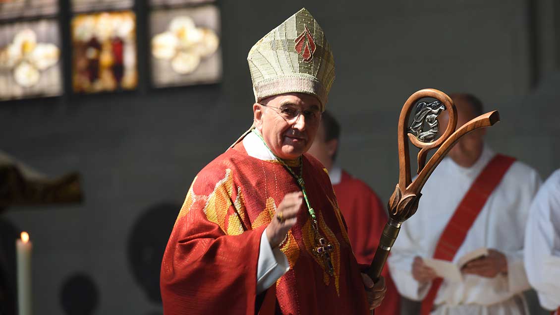 Bischof Felix Genn vor Diakon