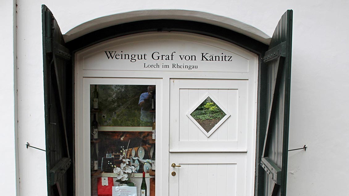 Schlossherr Graf von Kanitz präsentiert in Cappenberg sein Weingut. | Foto: Johannes Bernard