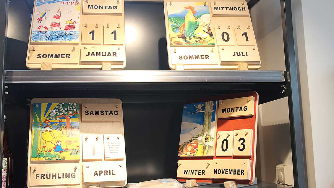 Für die Bildmotive des Jahreskalenders aus Holz haben die Werkstätten Karthaus einen Malwettbewerb gestartet. |  Foto: Johannes Bernard