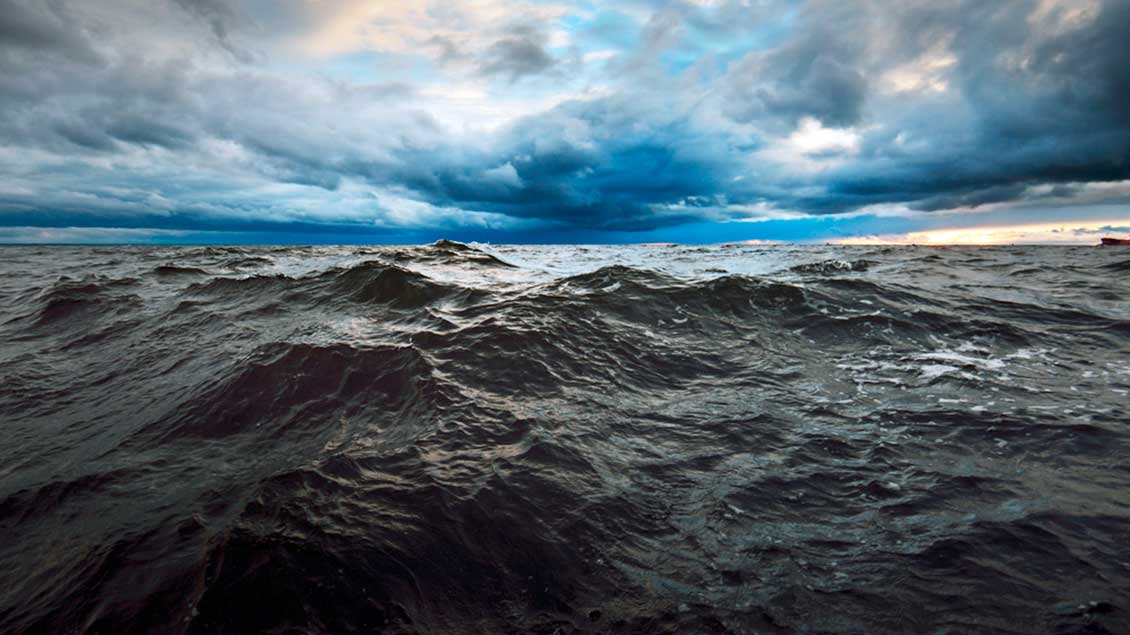 Sturm auf der See Foto: Alex Stemmer (Shutterstock)