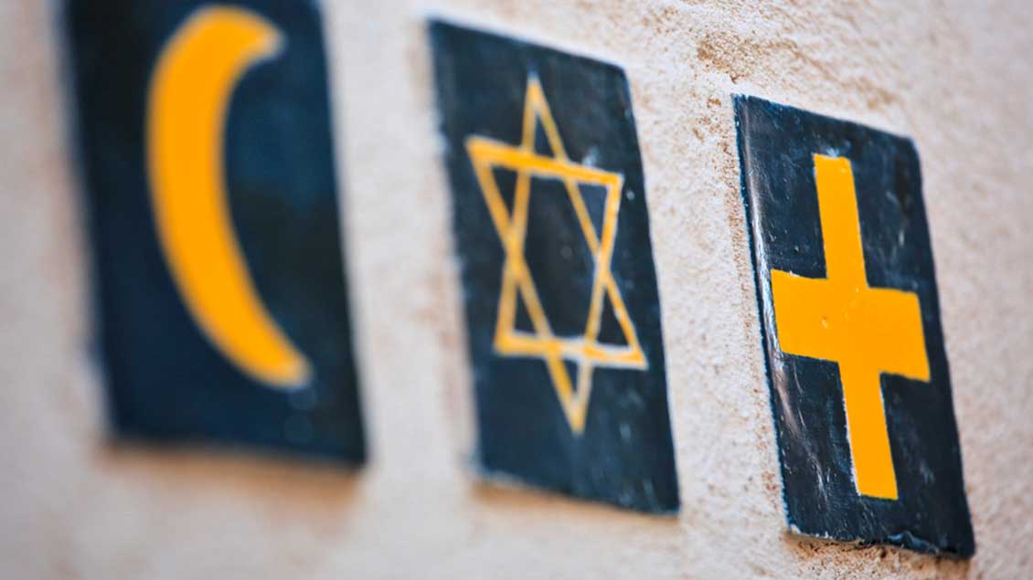 Drei Symbole für Judentum, Islam und Christentum Foto: Vladimir Melnik (Shutterstock)