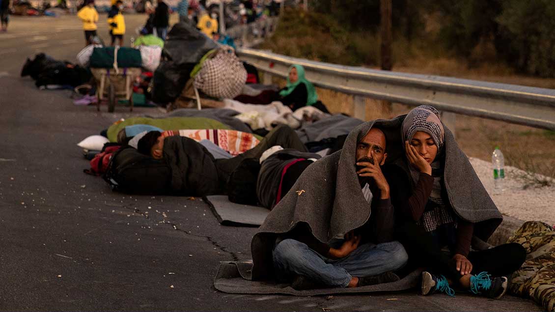 Flüchtlinge auf der Straße  Foto: Alkis Konstantinidis (Reuters)