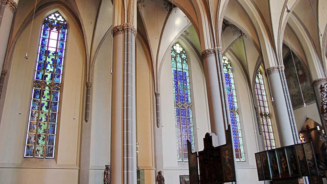 St. Nicolai verbindet modernes Design in Glas und mittelalterliche Architektur. | Foto: Johannes Bernard