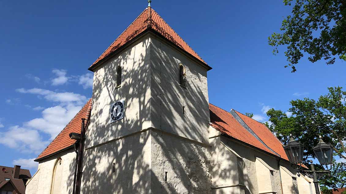 Der Wehrturm aus dem 13. Jahrhundert. | Foto: Thomas Hatwig (Pfarrgemeinde St. Heinrich)