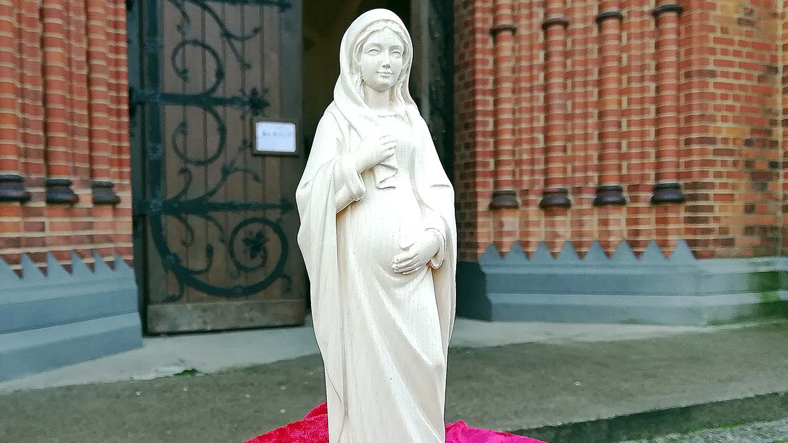 Figur einer schwangeren Maria
