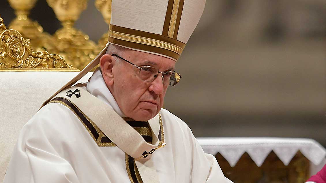 Papst Franziskus bei der Christmette 2017 Archiv-Foto: Cristian Gennari (KNA)