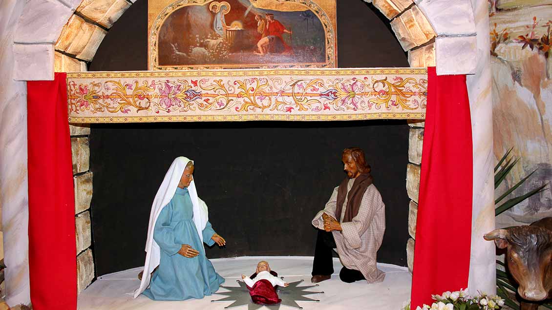 Die Heilige Familie mit dem Jesuskind auf dem „Stern von Bethlehem“. | Foto: Johannes Bernard