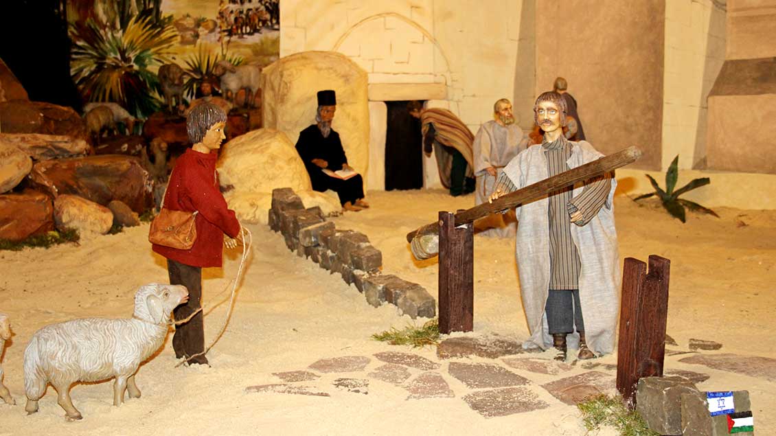 Wer die Geburtskirche in Bethlehem besuchen will, muss erst eine Grenze passieren. | Foto: Johannes Bernard