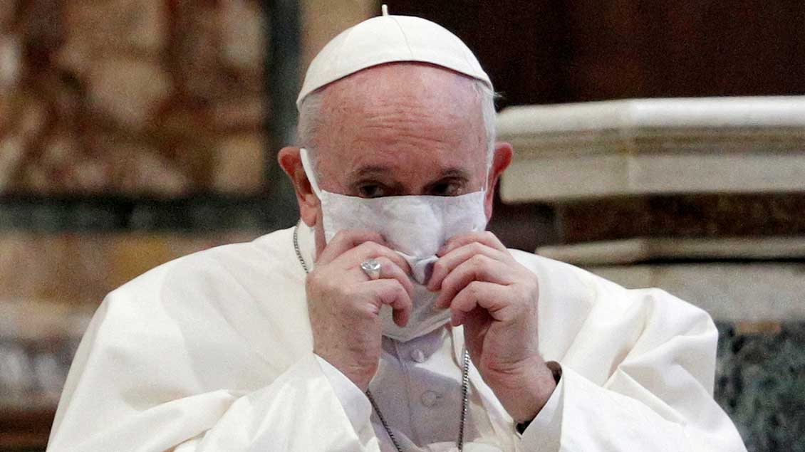 Papst Franziskus mit Maske Foto: Guglielmo Mangiapane (Reuters)