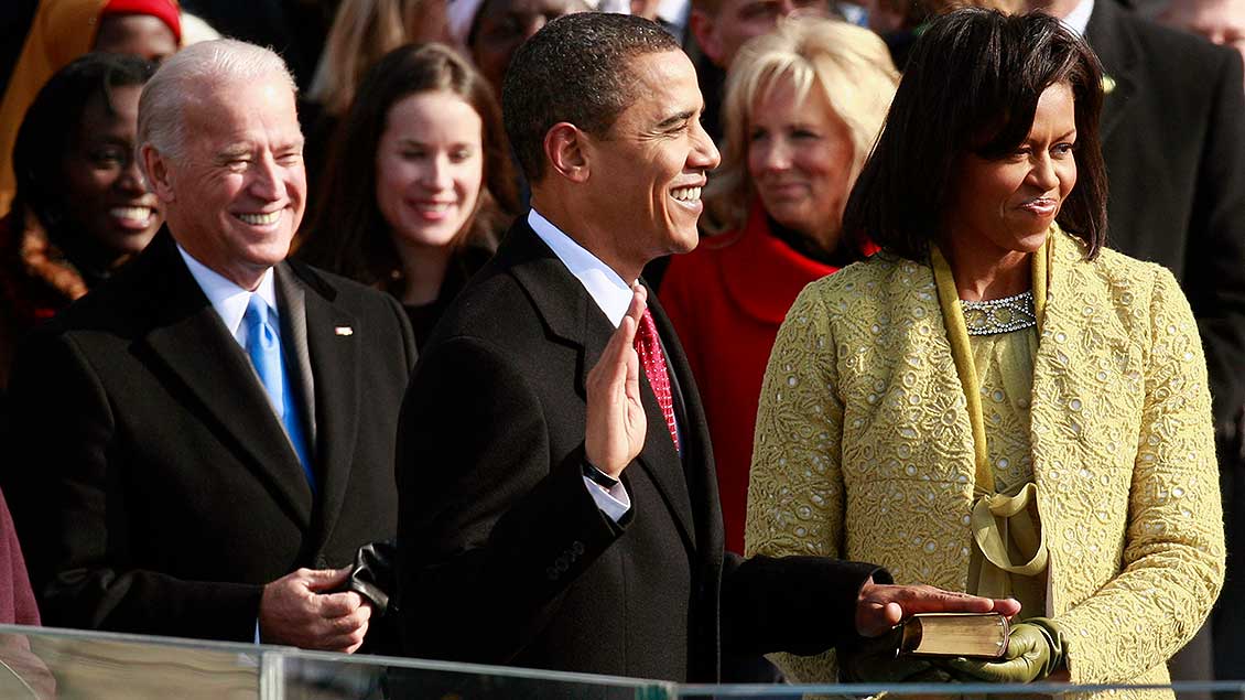 Obama und die Bibel Foto: Jason Reed (Reuters)