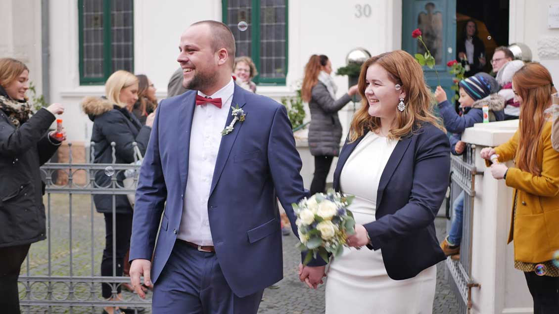 Maike und Matthias Vagelpohl bei ihrer standesamtlichen Hochzeit im Dezember 2019. | Foto: privat
