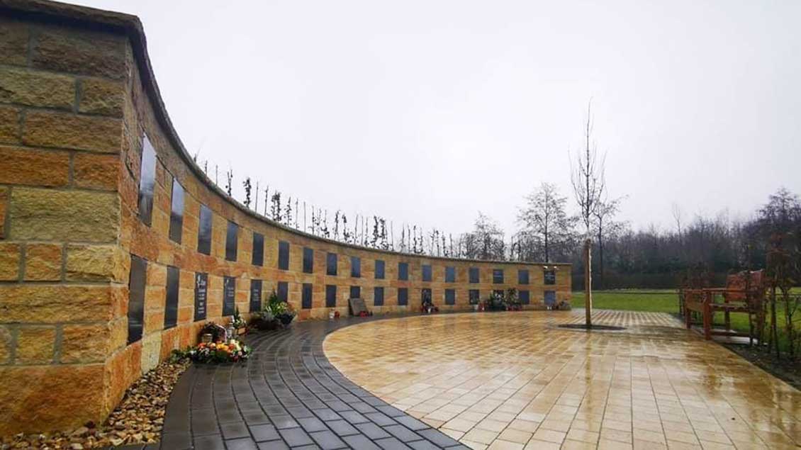 77 Kammern für Urnenbestattungen bietet das neue Kolumbarium auf dem Dülmener Waldfriedhof. | Foto: Sven Bieckhofe