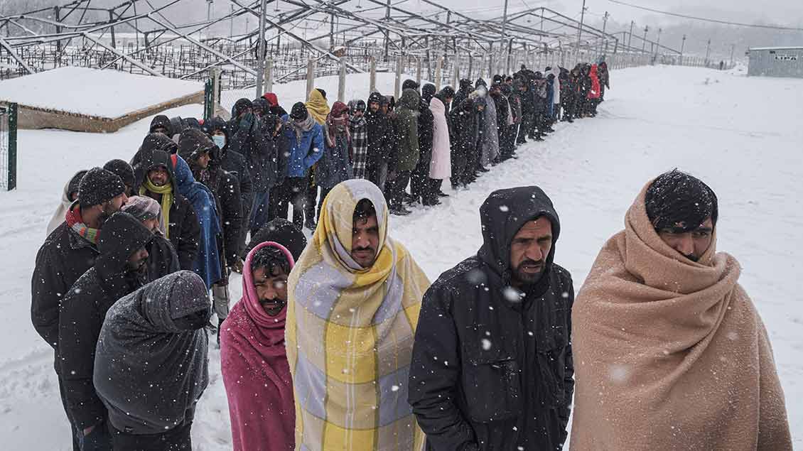 Flüchtlinge im Schnee Foto: Marko Djurica (Reuters)