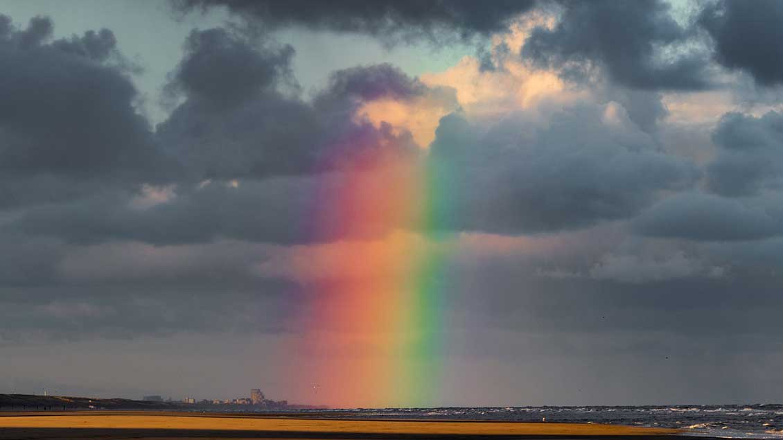 Regenbogen am bewölkten Himmel Foto: pixabay