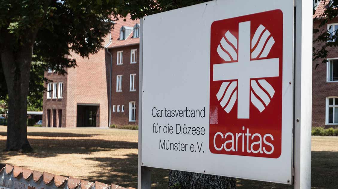 Logo am Sitz des Caritas-Diözesanverbands Münster