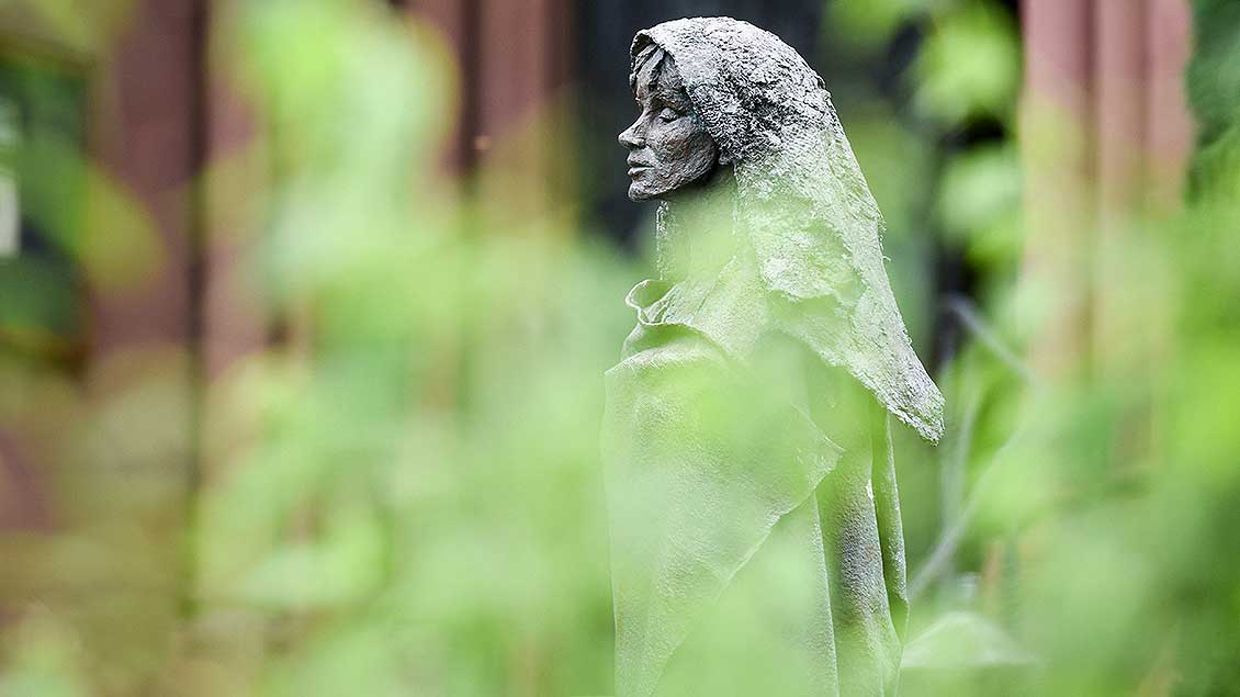 Statue der Hildegard Foto: Julia Steinbrecht (KNA)