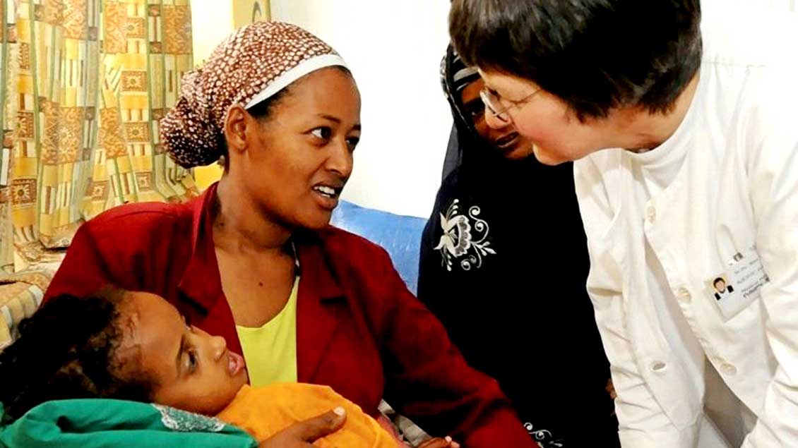 Schwester Rita Schiffer im Krankenhaus in Attat/Äthiopien.