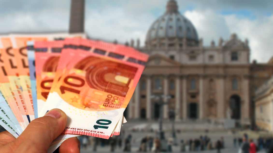 Hand mit Geld vor dem Petersdom in Rom Fotomontage: Martin Schmitz