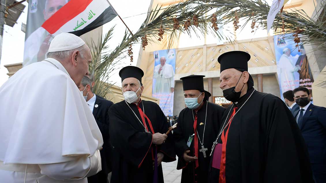 Papst Franziskus mit Bischöfen in Bagdad Foto: Reuters