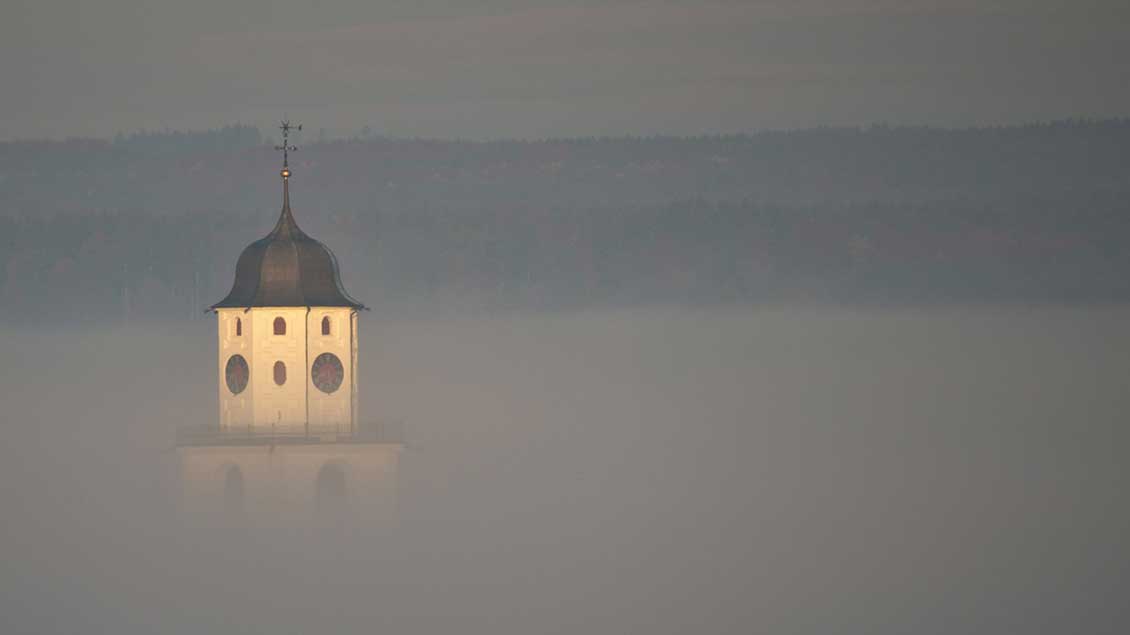 Kirche im Nebel Foto: pixabay