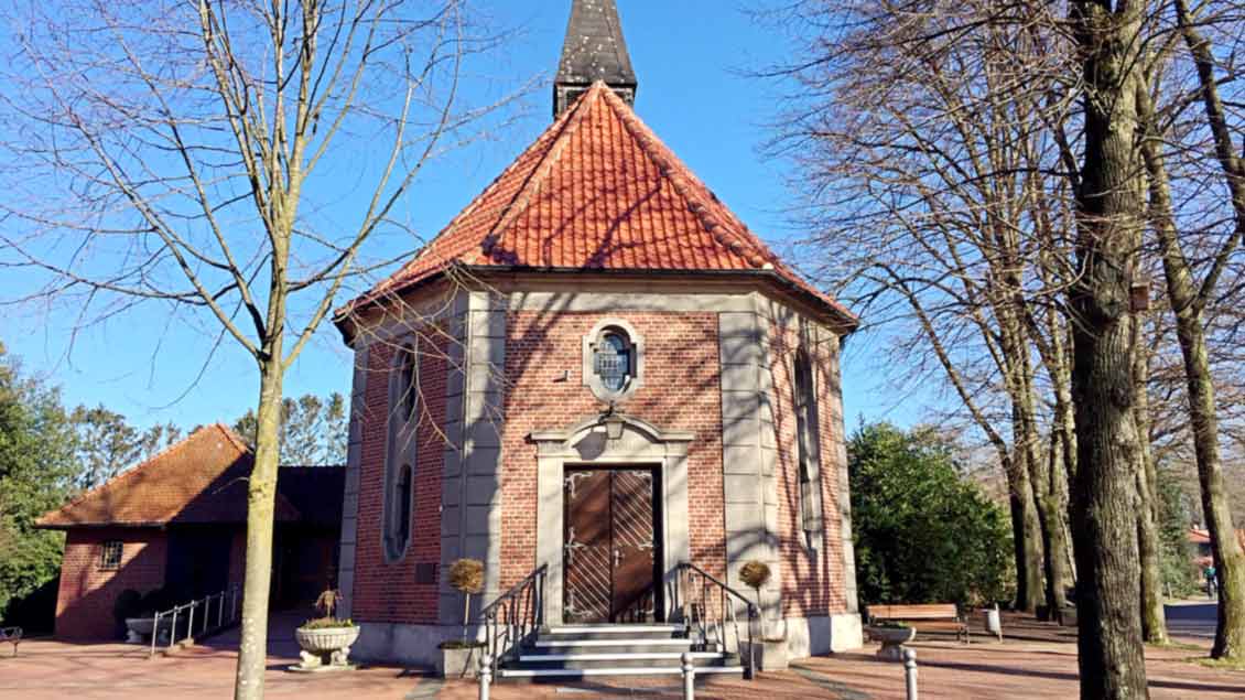 Die Heilig-Kreuz-Kapelle in der Bauerschaft Ahle.