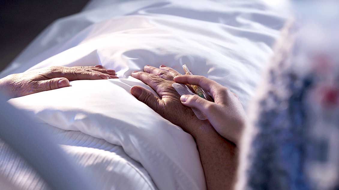 Mensch im Krankenbett Foto: Photographee.eu (Shutterstock)