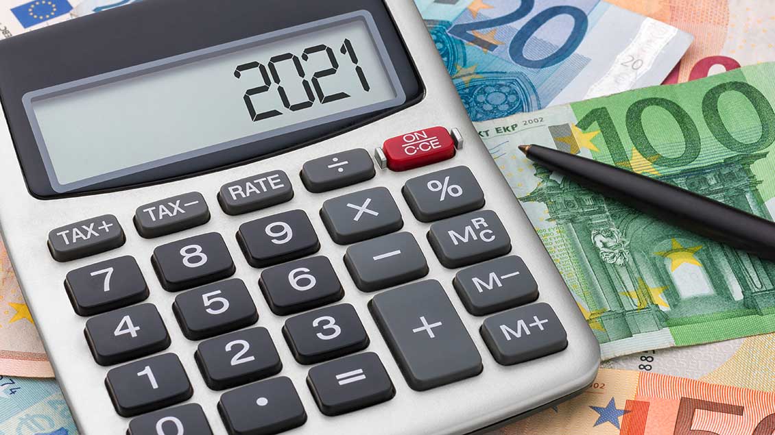 Taschenrechner mit Geld Foto: Zerbor (Shutterstock)