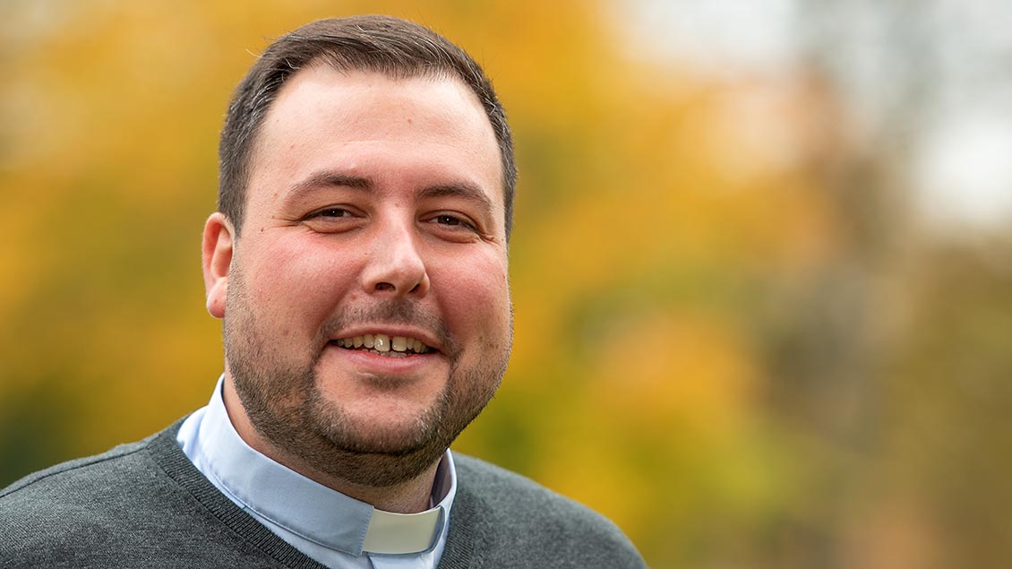 Albert Lüken (34) ist Kaplan in St. Mariä Himmelfahrt Vechta und BDKJ Landespräses im Landesverband Oldenburg. 2013 wurde er zum Priester geweiht. | Foto: Johannes Hörnemann