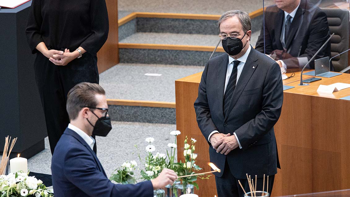 Ministerpräsident Armin Laschet bei der Corona-Trauerfeier im Landtag. Foto: Oliver Langel (imago)