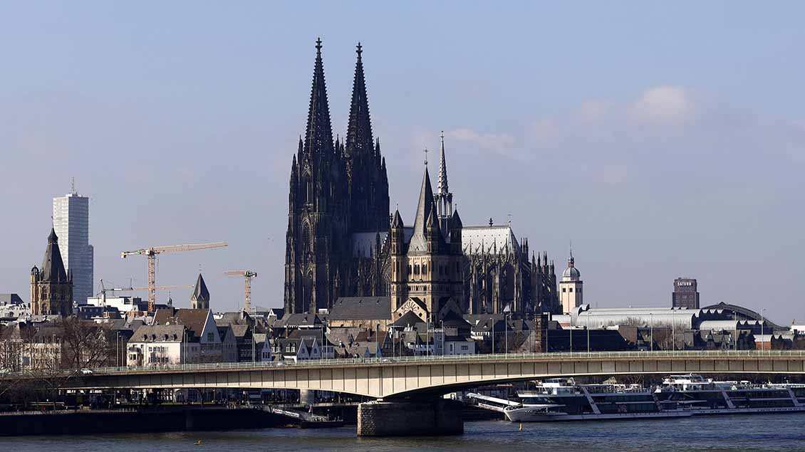 Der Kölner und die Innenstadt sind von der Rheinseite zu sehen. Foto: Future Image (imago)