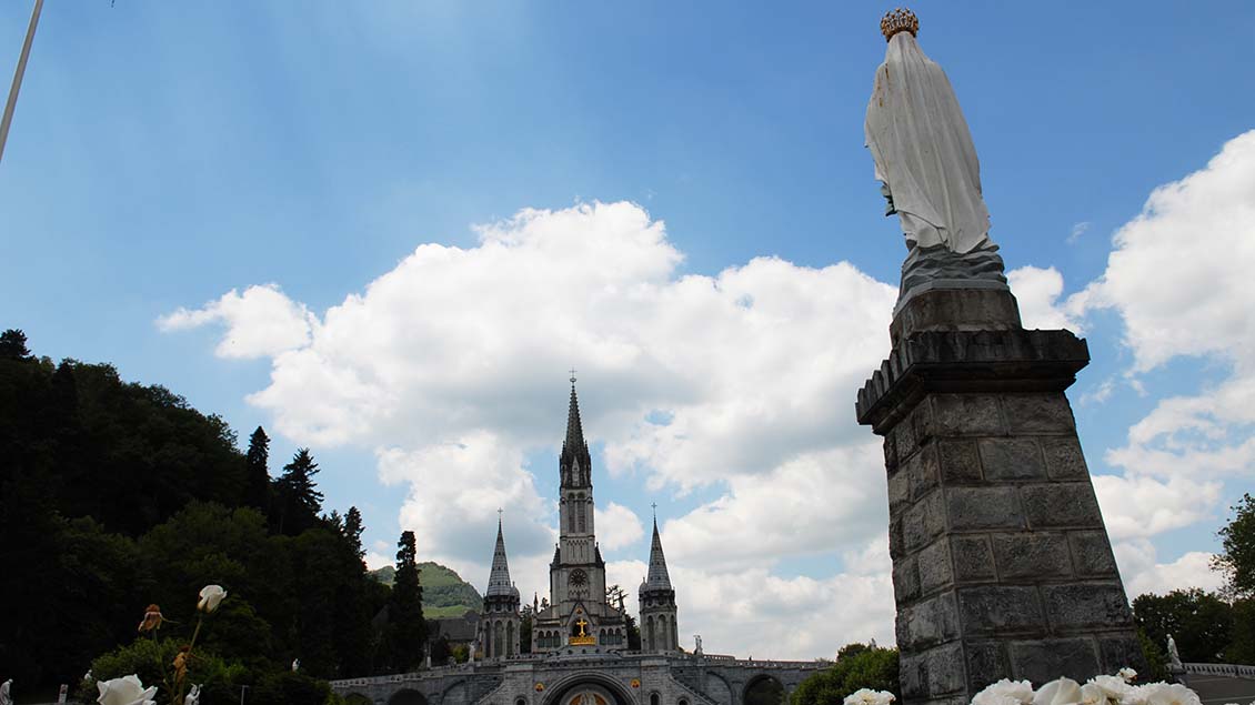 Die Marienstatue von Lourdes ist zu sehen.