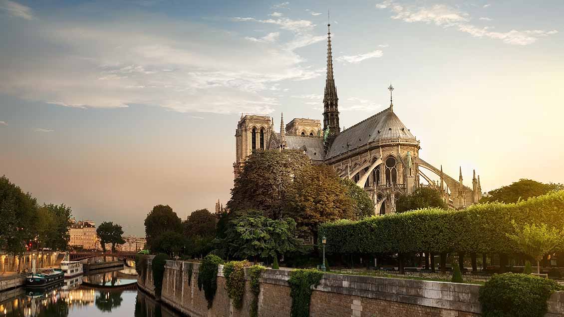 Kathedrale Notre Dame in Paris bei Sonnenuntergang. Foto: agefotostock (imago)