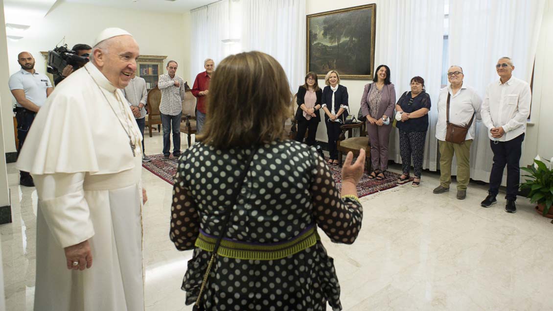 Papst Franziskus empfängt Häftlinge aus Rom. Foto: kna