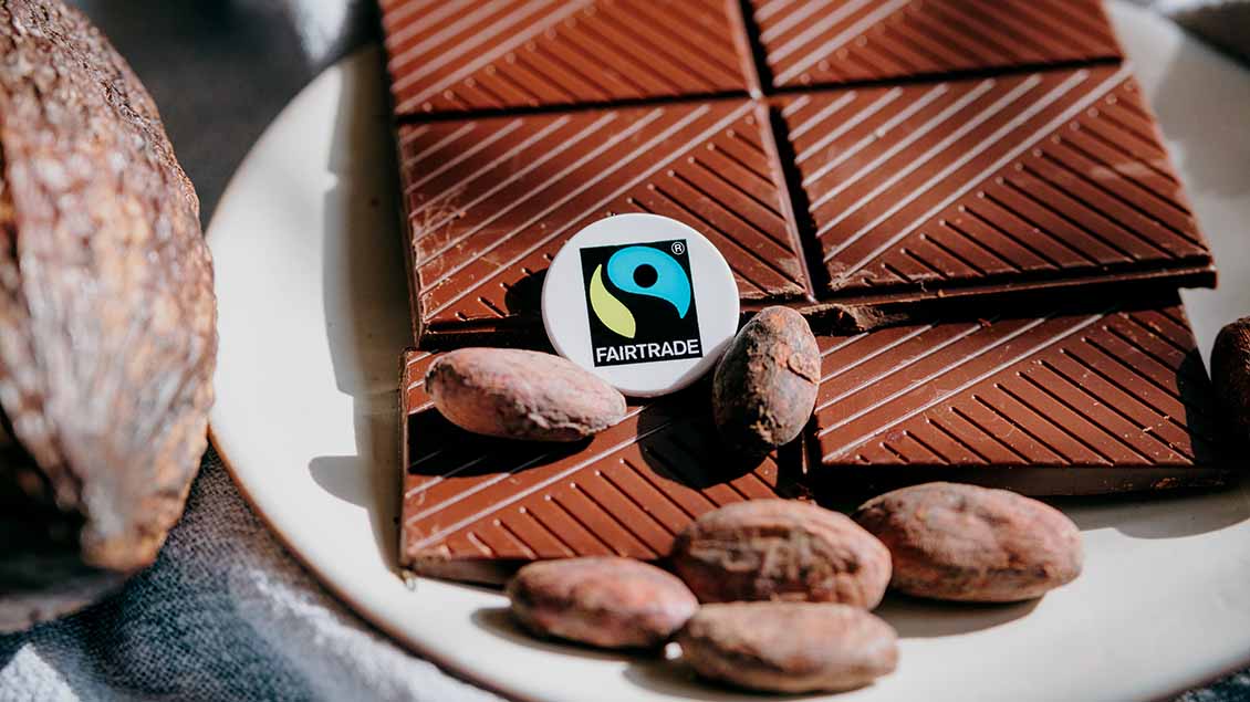 Schokolade ist inzwischen häufiger mit dem Fairtrade-Siegel ausgezeichnet Foto: TransFair e.V./Ilkay Karakurt (pd)