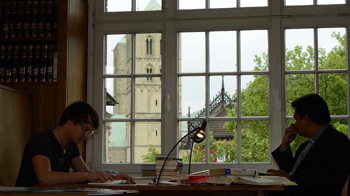 Blick vom Priesterseminar Borromaeum auf den Münsteraner Dom Foto: Michael Bönte